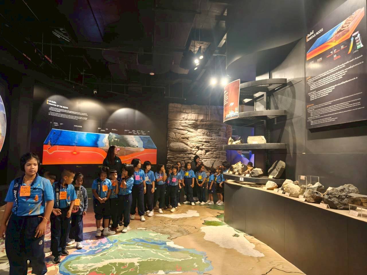 <div style='text-align:center;'>
						ชื่อไฟล์ : 1f9ffafcc4c0bbc70331f044b842b7fc1_3825828464.jpg <a href='img/article/art_1765336348/image/g/1f9ffafcc4c0bbc70331f044b842b7fc1_3825828464.jpg' target='_blank' style='color:$FFF !important;' download>Download</a></div>